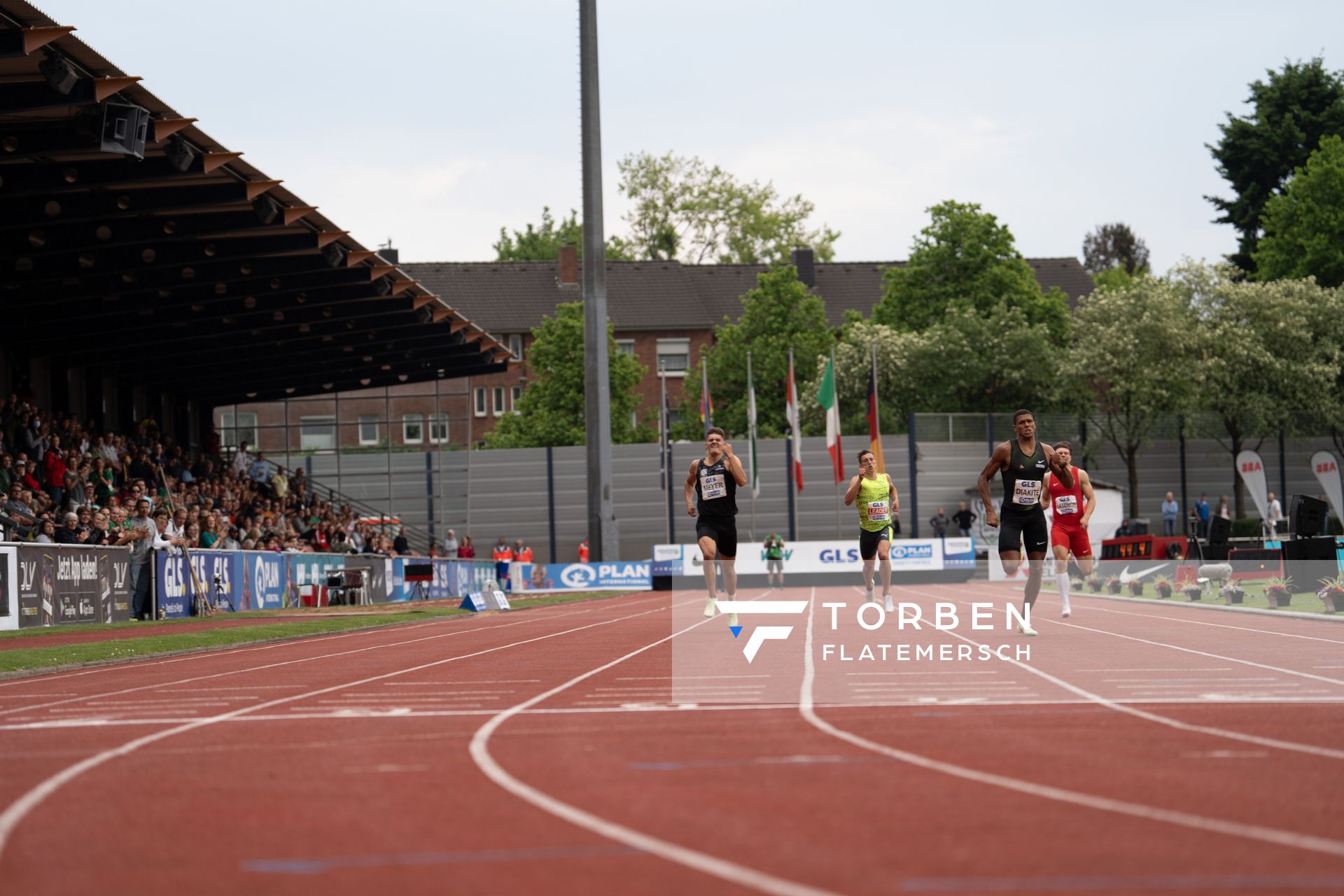 Malik Diakite (Hannover 96) vor Nils Laserich (TSV Bayer 04 Leverkusen), Simon Ehammer (SUI), Marcel Meyer (Hannover 96) beim 400m Lauf am 07.05.2022 beim Stadtwerke Ratingen Mehrkampf-Meeting 2022 in Ratingen